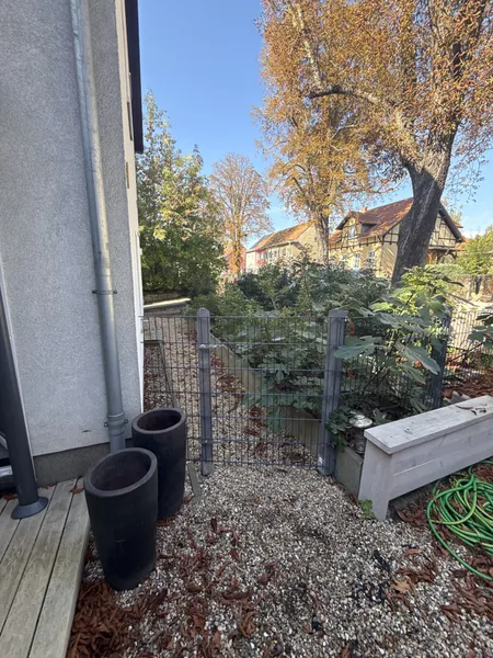 Hochwertig sanierte 2-Zimmer-Terrassenwohnung mit Einbauküche — photo 1